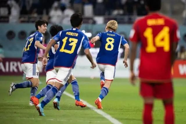 乐鱼app-【观点】身处足球荒漠 我们到底羡慕日本足球什么？